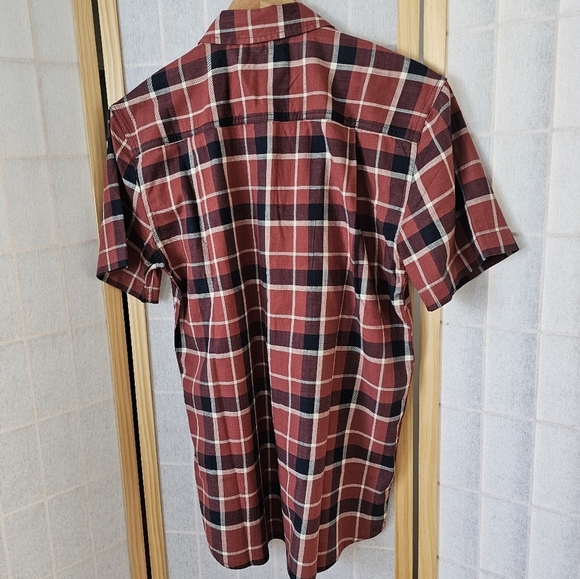 Loose Fit Midweight Short-Sleeve Plaid Shirt - Picture 4 of 5